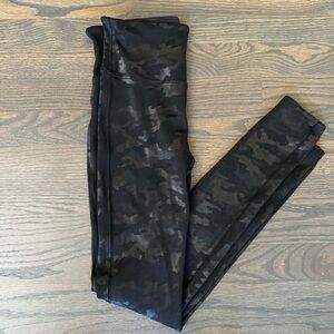 Spanx Faux Leather Camo Leggings Size Small
